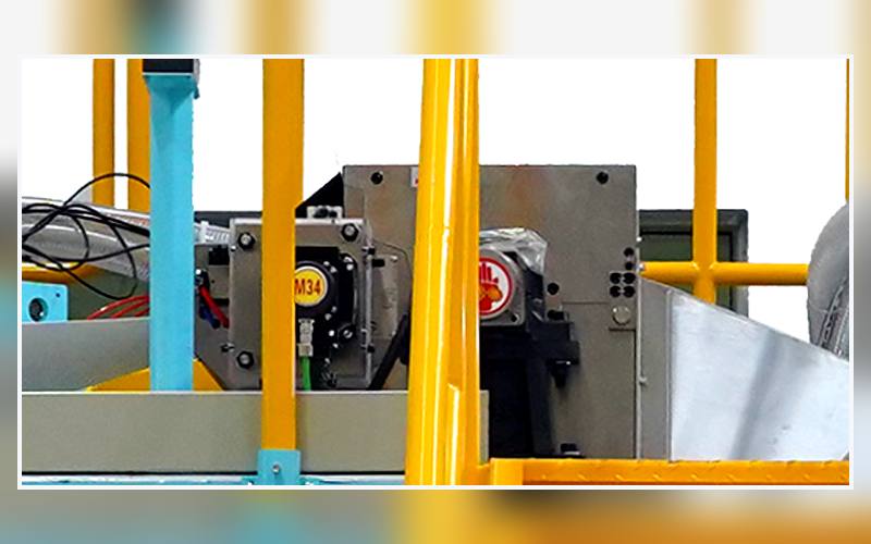 Station 02 Crusher on a sanitary napkin production line