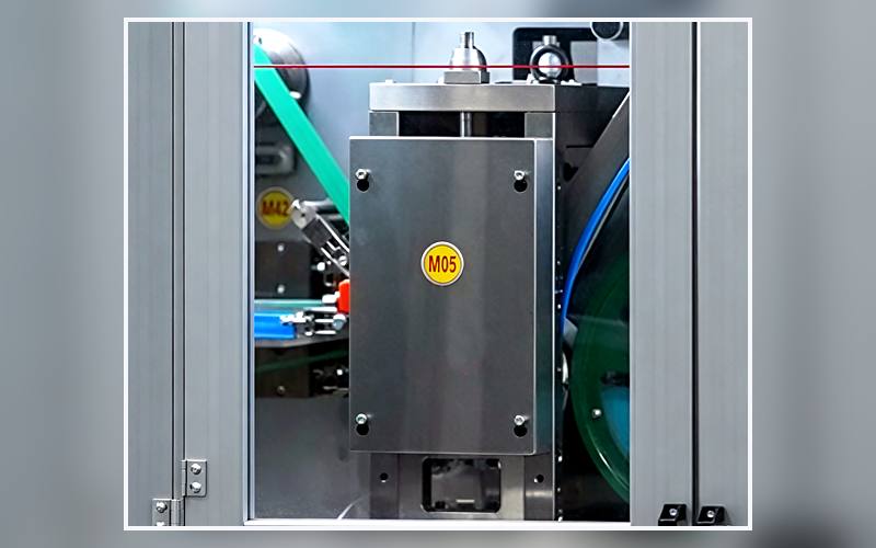 Station 08 Cotton-Core Inner Cutter on a sanitary napkin production line